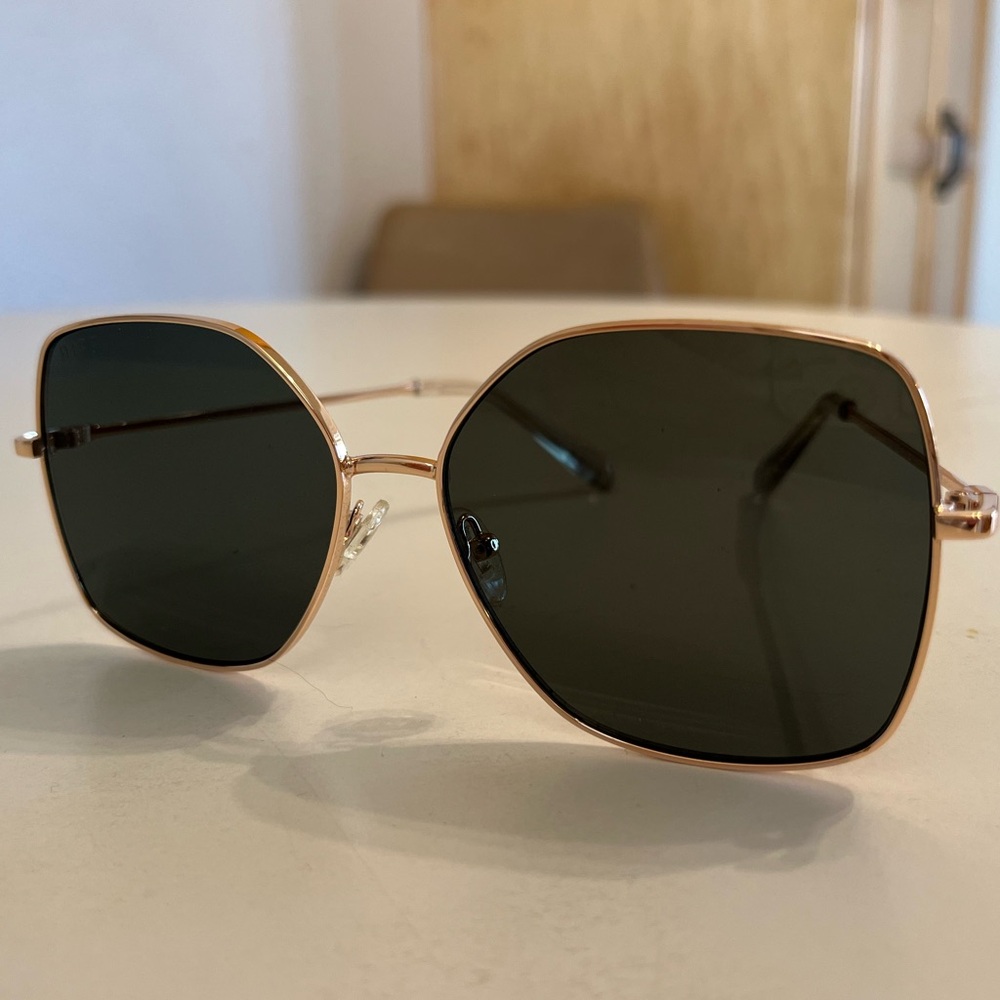 Diff Beatrice Gold women’s sunglasses with grey lenses